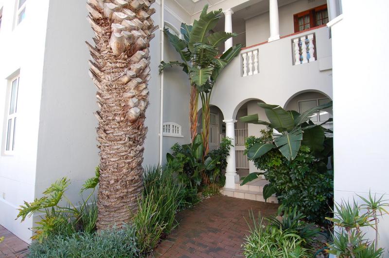 To Let 2 Bedroom Property for Rent in Bantry Bay Western Cape